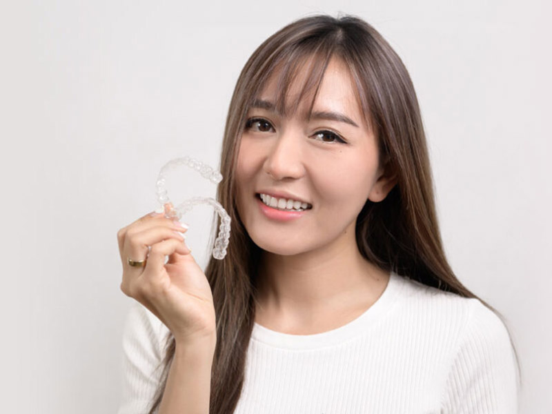 A women showing her Invisalign