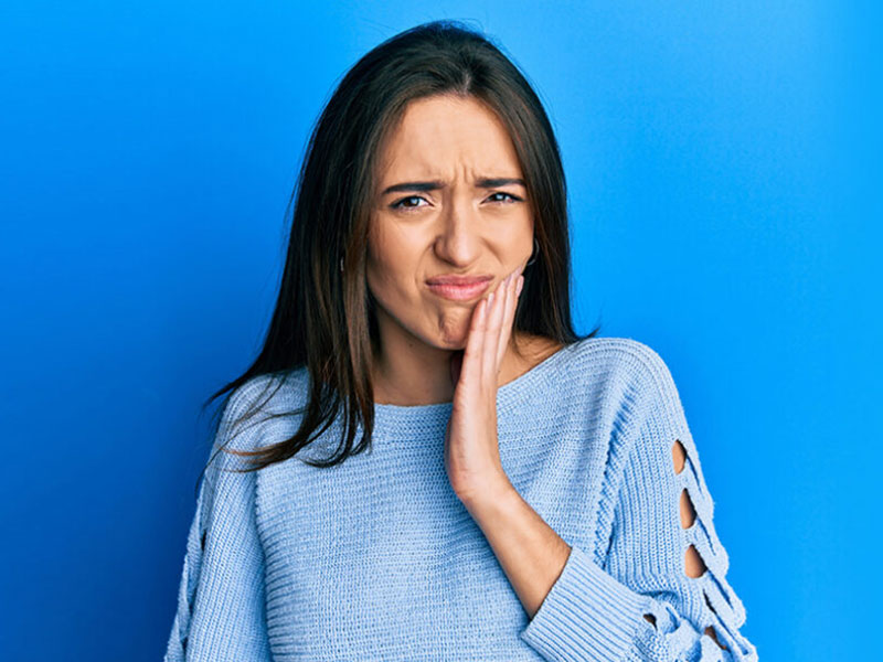 A Women having a tooth ache