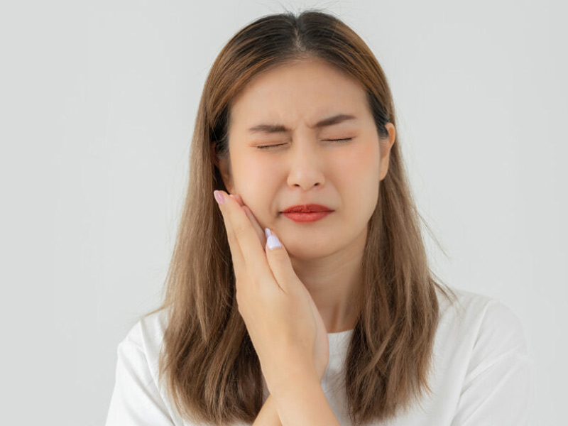 Women in dental pain